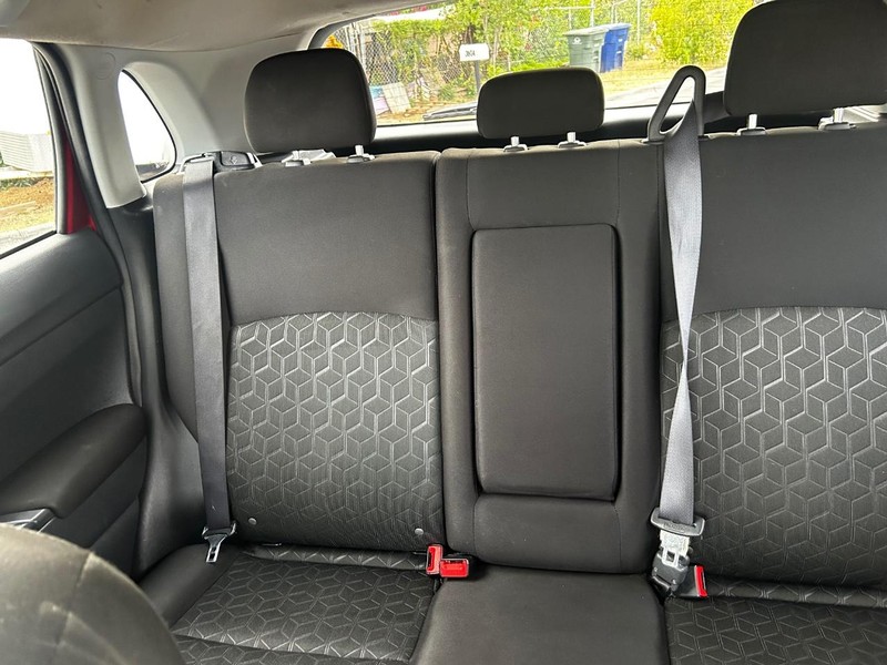 Mitsubishi Outlander Sport Vehicle Full-screen Gallery Image 10