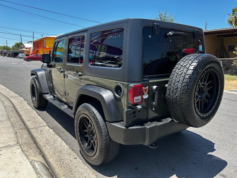 Jeep Wrangler Unlimited Vehicle Full-screen Gallery Image 3