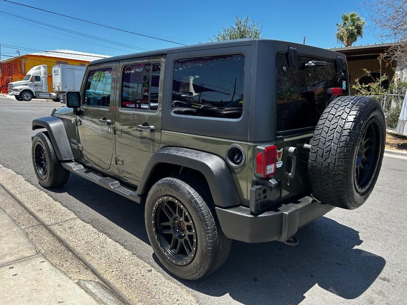 Jeep Wrangler Unlimited Vehicle Full-screen Gallery Image 4
