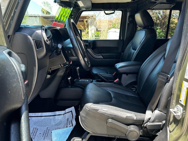 Jeep Wrangler Unlimited Vehicle Full-screen Gallery Image 6