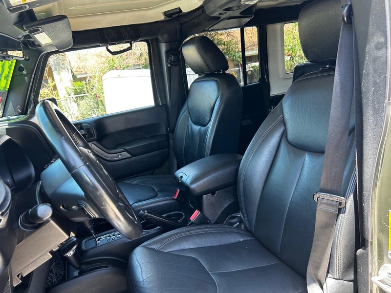 Jeep Wrangler Unlimited Vehicle Full-screen Gallery Image 7