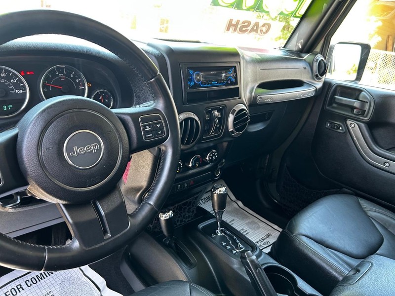 Jeep Wrangler Unlimited Vehicle Full-screen Gallery Image 8