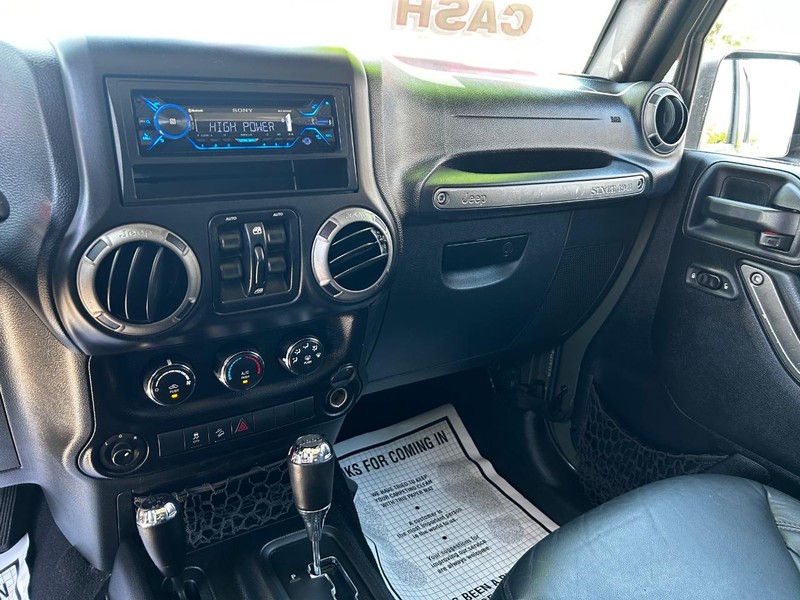 Jeep Wrangler Unlimited Vehicle Full-screen Gallery Image 9