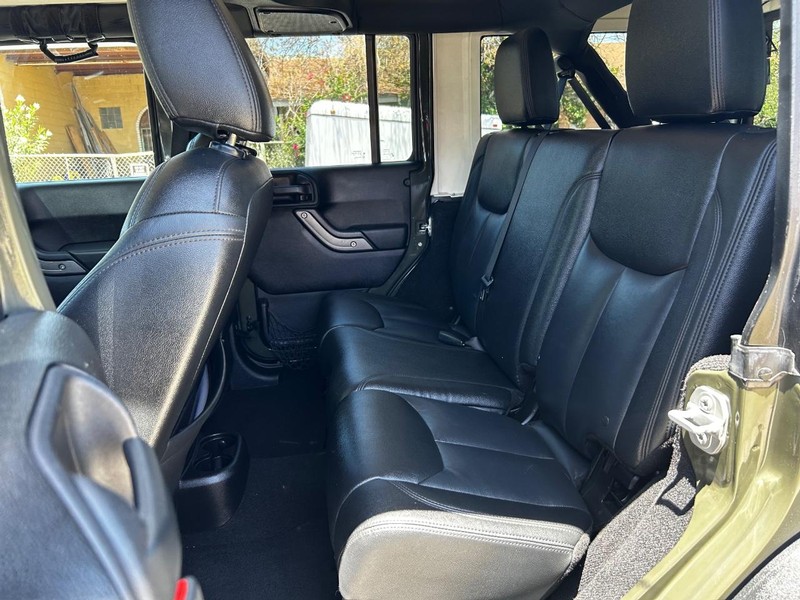 Jeep Wrangler Unlimited Vehicle Full-screen Gallery Image 11