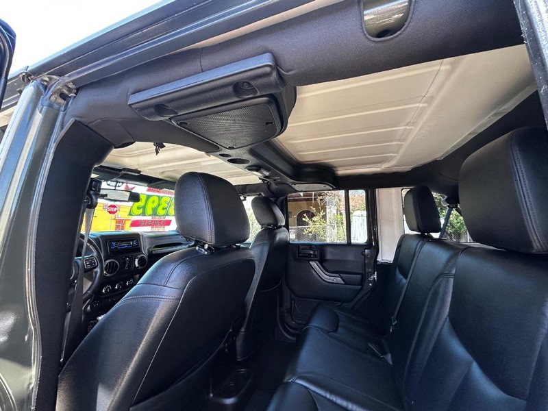 Jeep Wrangler Unlimited Vehicle Full-screen Gallery Image 12