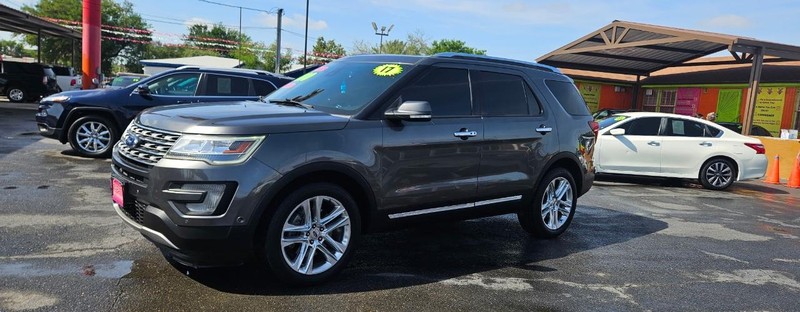 Ford Explorer Vehicle Full-screen Gallery Image 2
