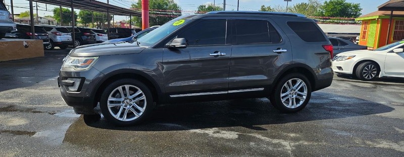 Ford Explorer Vehicle Full-screen Gallery Image 3