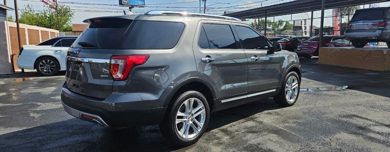 Ford Explorer Vehicle Full-screen Gallery Image 6