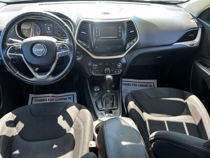 Jeep Cherokee Vehicle Full-screen Gallery Image 5