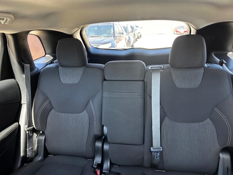 Jeep Cherokee Vehicle Full-screen Gallery Image 10