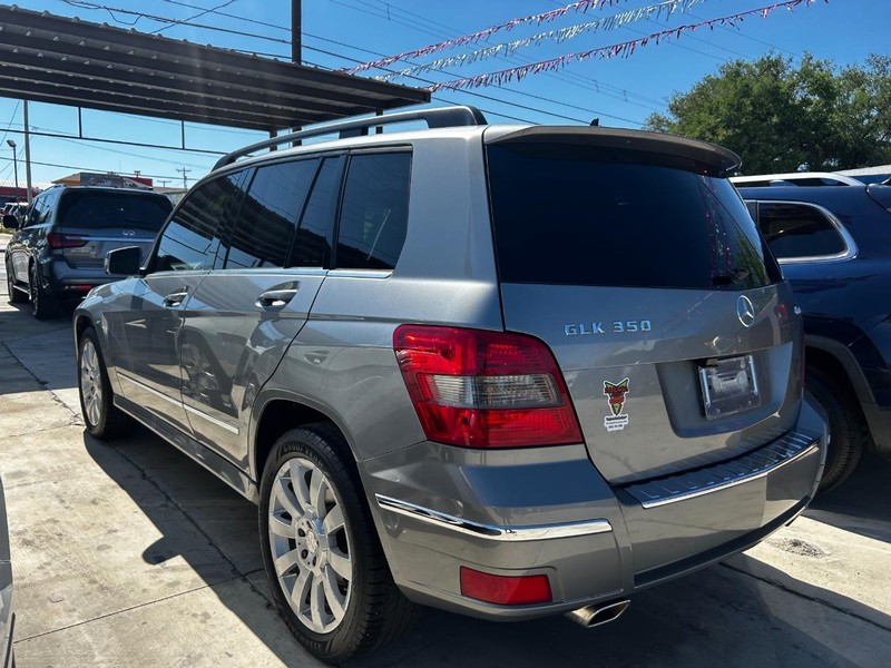 Mercedes-Benz GLK-Class Vehicle Full-screen Gallery Image 3