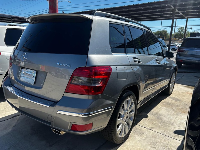 Mercedes-Benz GLK-Class Vehicle Full-screen Gallery Image 4