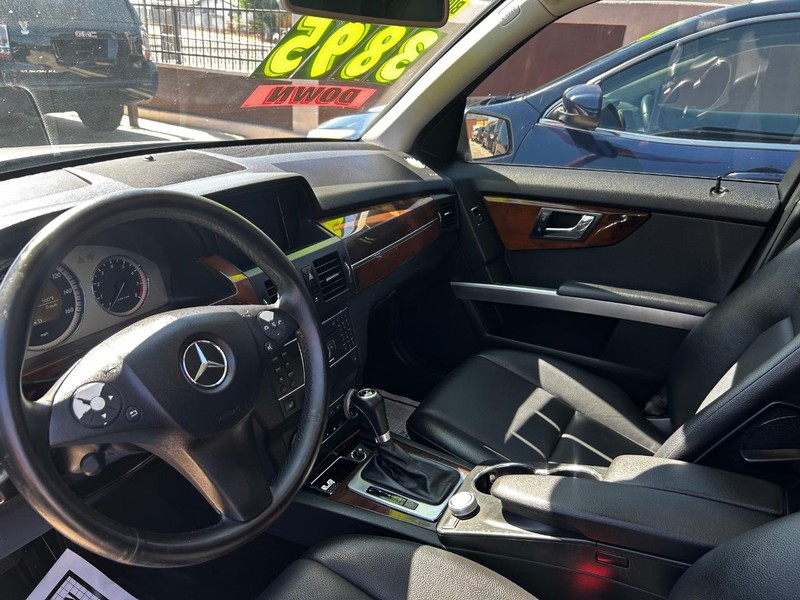 Mercedes-Benz GLK-Class Vehicle Full-screen Gallery Image 5