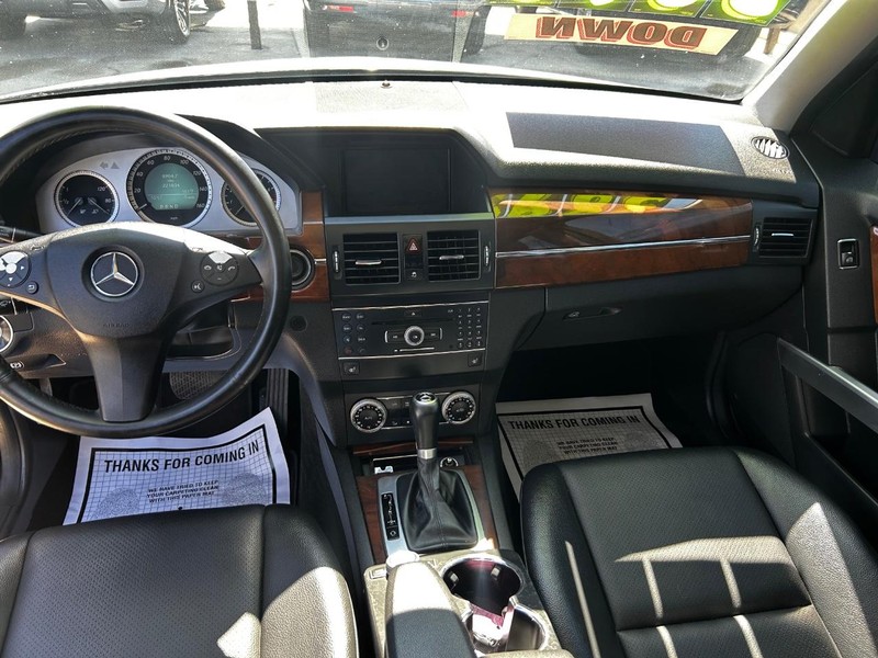 Mercedes-Benz GLK-Class Vehicle Full-screen Gallery Image 6