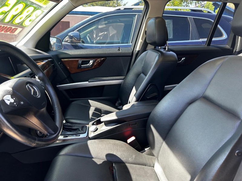 Mercedes-Benz GLK-Class Vehicle Full-screen Gallery Image 7