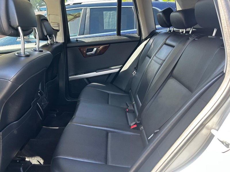 Mercedes-Benz GLK-Class Vehicle Full-screen Gallery Image 9