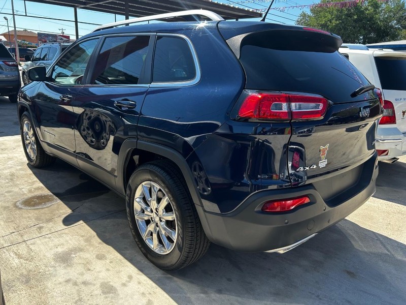 Jeep Cherokee Vehicle Full-screen Gallery Image 3