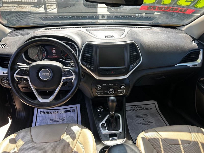 Jeep Cherokee Vehicle Full-screen Gallery Image 8