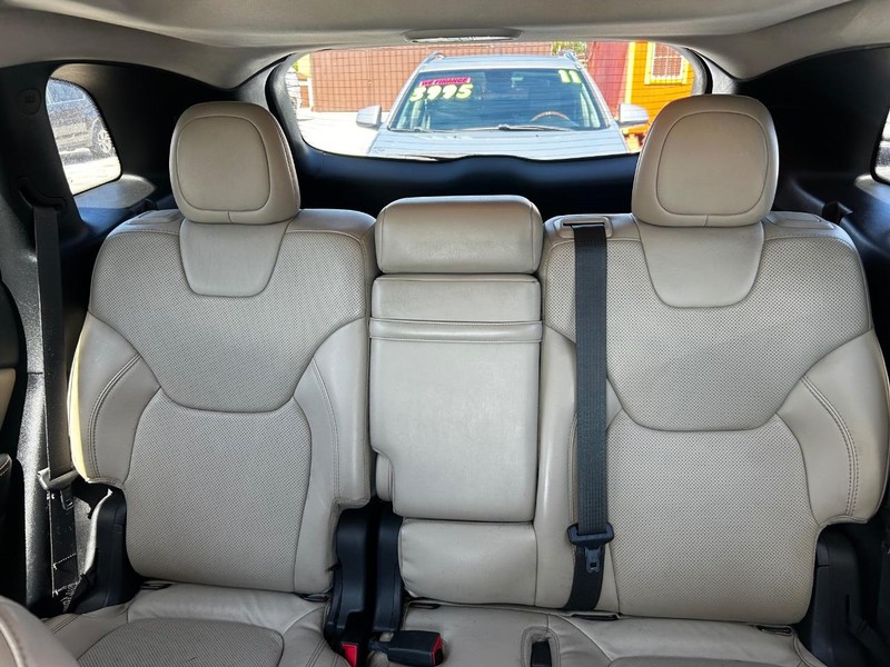 Jeep Cherokee Vehicle Full-screen Gallery Image 10