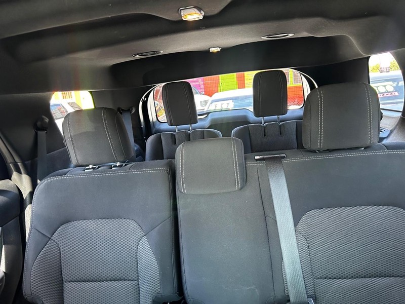 Ford Explorer Vehicle Full-screen Gallery Image 9