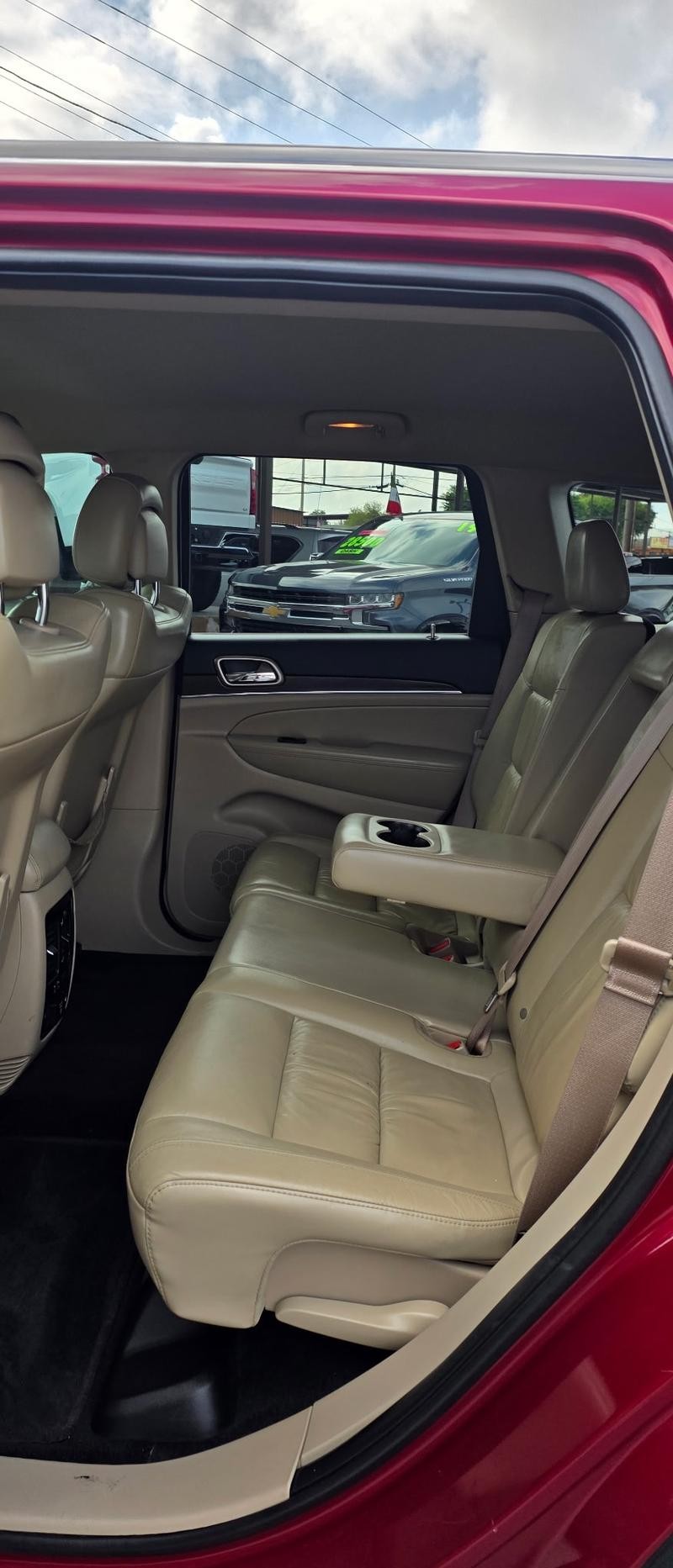 Jeep Grand Cherokee Vehicle Full-screen Gallery Image 7