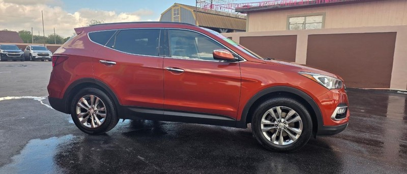 Hyundai Santa Fe Sport Vehicle Full-screen Gallery Image 3