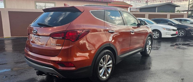 Hyundai Santa Fe Sport Vehicle Full-screen Gallery Image 4