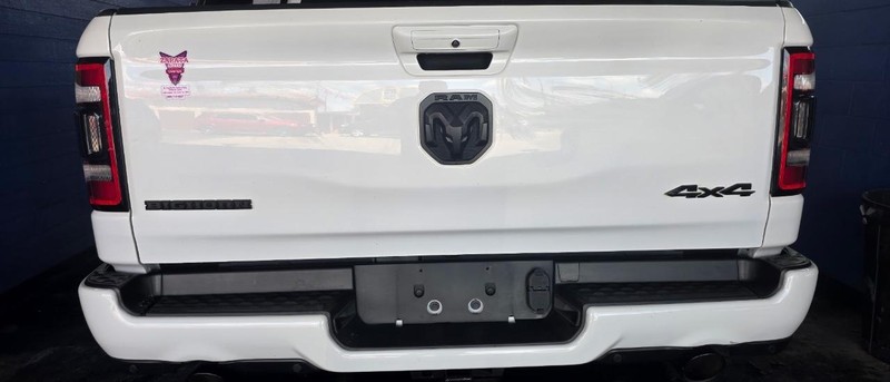 Ram 1500 Vehicle Full-screen Gallery Image 7