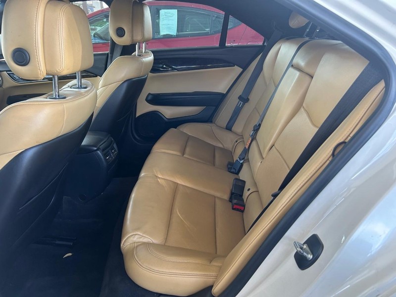 Cadillac ATS Vehicle Full-screen Gallery Image 6
