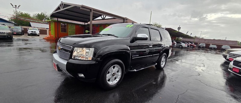 Chevrolet Tahoe Vehicle Full-screen Gallery Image 2