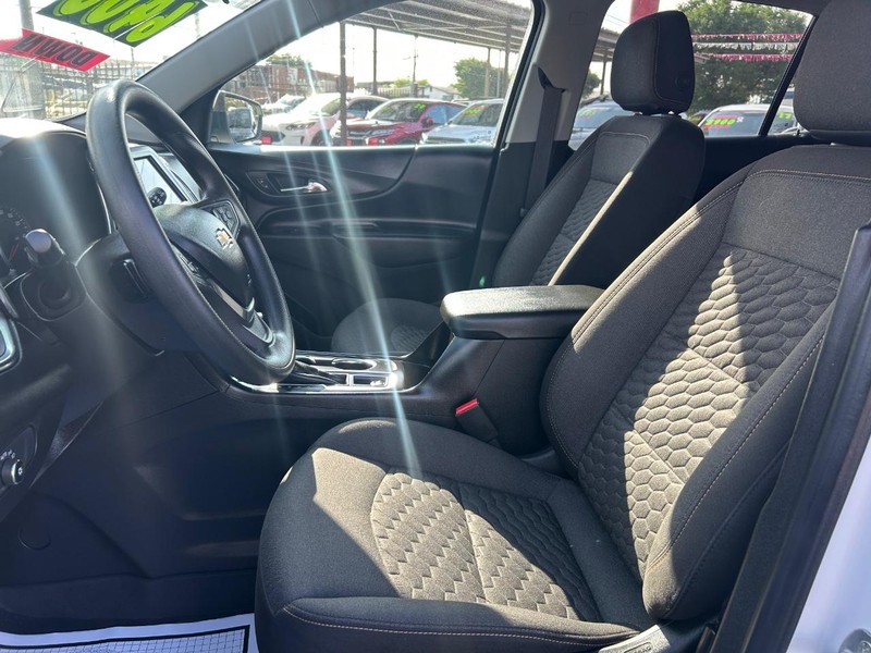 Chevrolet Equinox Vehicle Full-screen Gallery Image 5