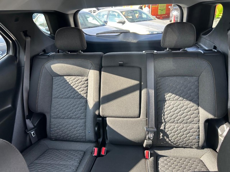 Chevrolet Equinox Vehicle Full-screen Gallery Image 7