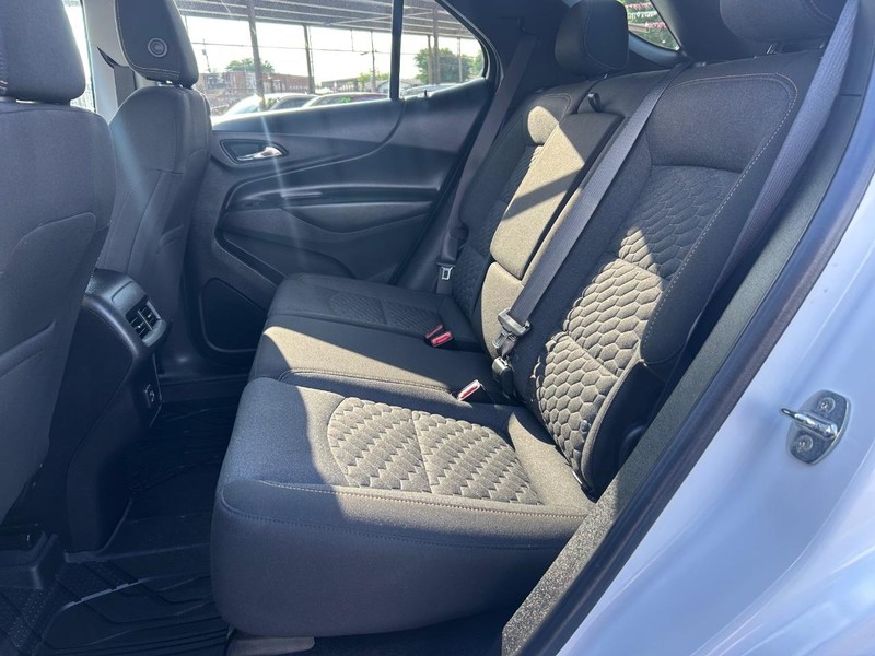 Chevrolet Equinox Vehicle Full-screen Gallery Image 8