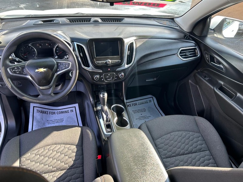 Chevrolet Equinox Vehicle Full-screen Gallery Image 9