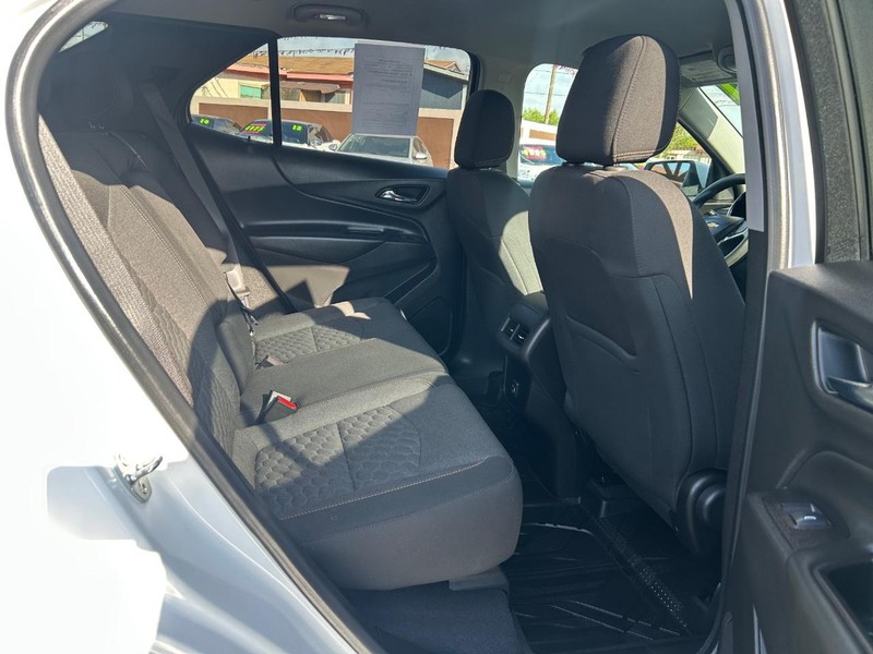Chevrolet Equinox Vehicle Full-screen Gallery Image 10