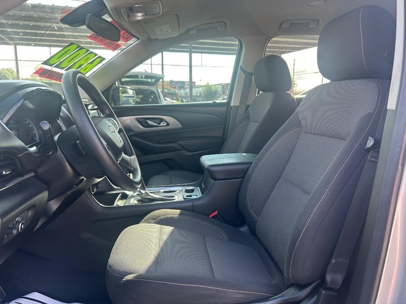 Chevrolet Traverse Vehicle Full-screen Gallery Image 5