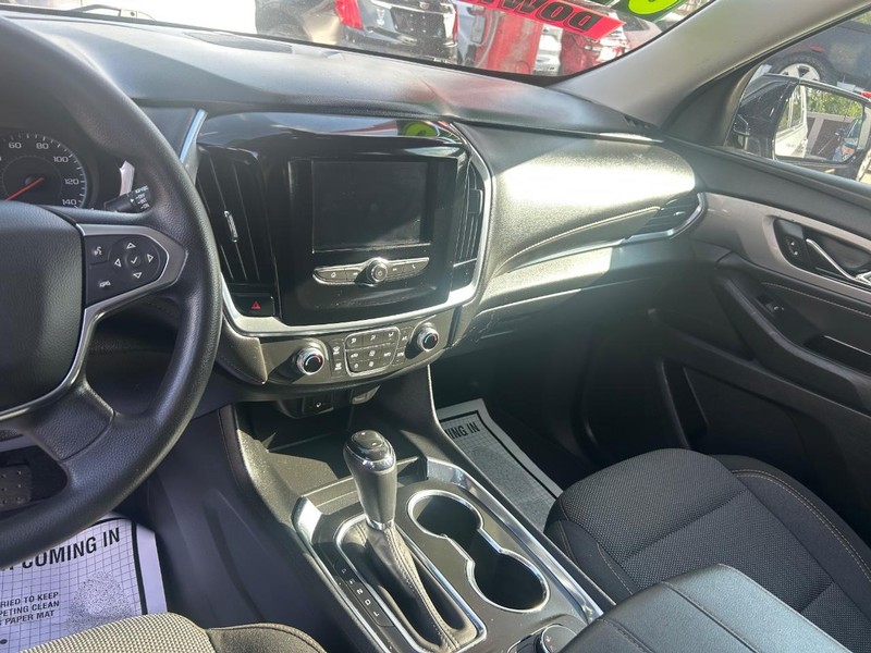 Chevrolet Traverse Vehicle Full-screen Gallery Image 7