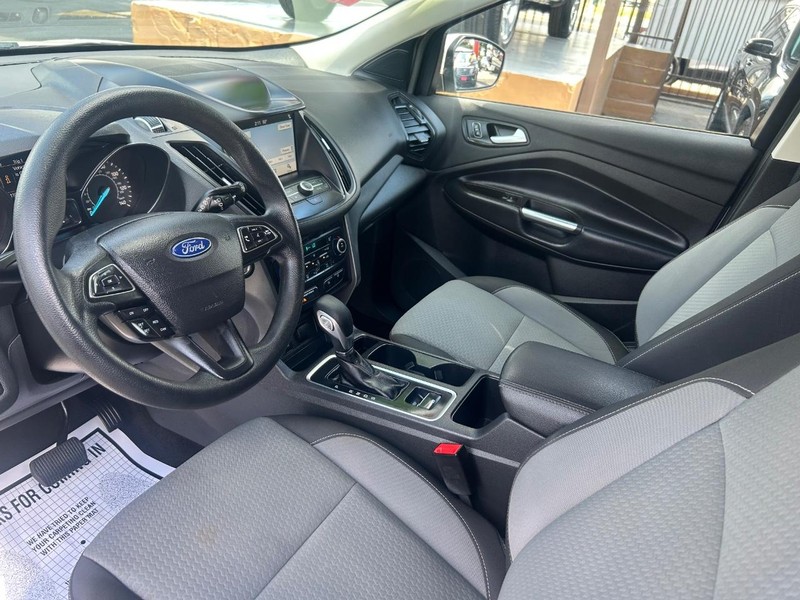 Ford Explorer Vehicle Full-screen Gallery Image 6