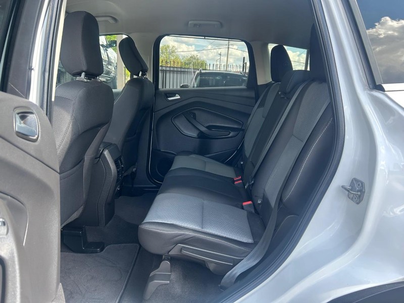 Ford Explorer Vehicle Full-screen Gallery Image 8