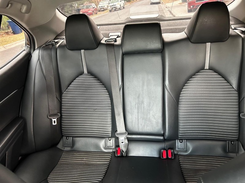 Toyota Camry Vehicle Full-screen Gallery Image 13