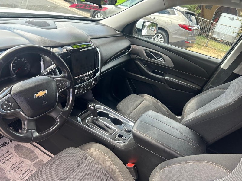 Chevrolet Traverse Vehicle Full-screen Gallery Image 6