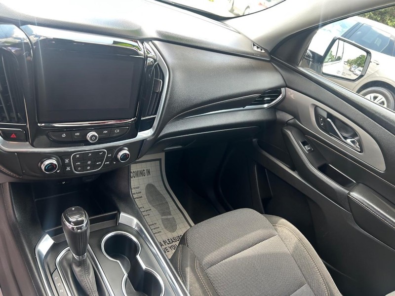 Chevrolet Traverse Vehicle Full-screen Gallery Image 7