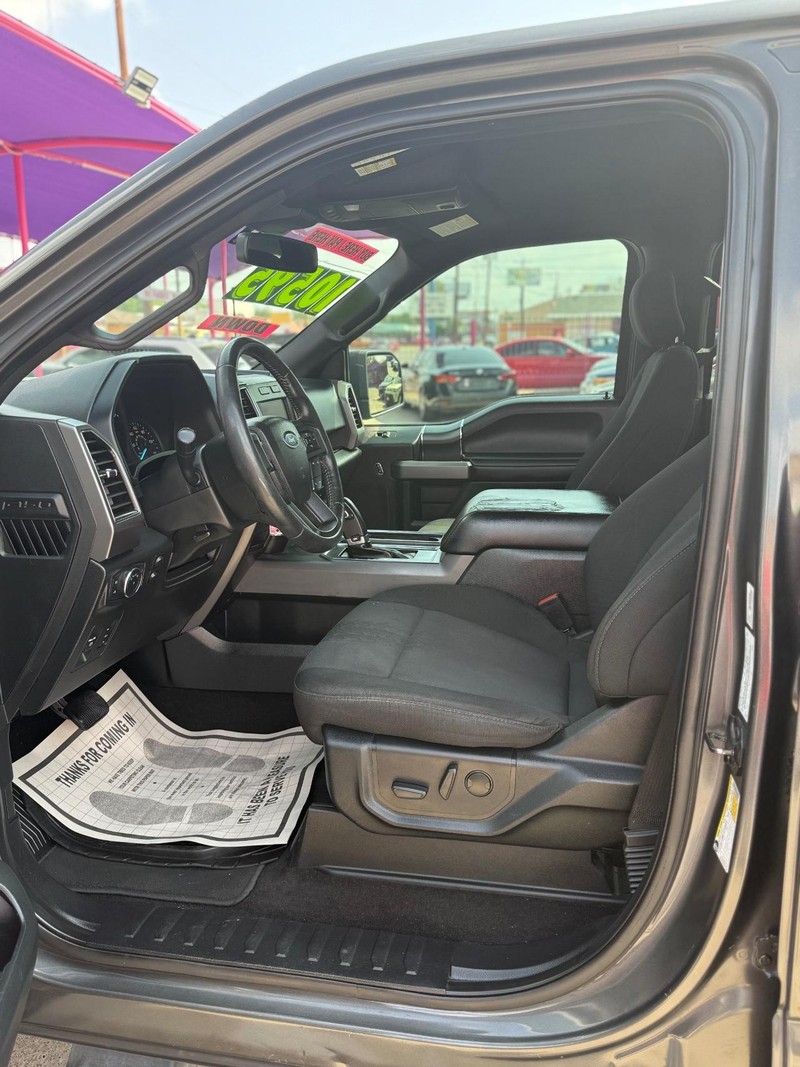 Ford F-150 Vehicle Full-screen Gallery Image 5