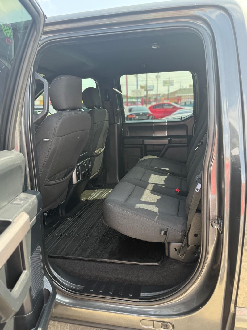 Ford F-150 Vehicle Full-screen Gallery Image 6