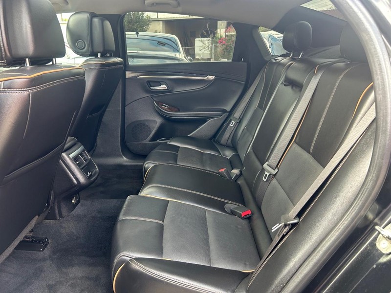 Chevrolet Impala Vehicle Full-screen Gallery Image 5
