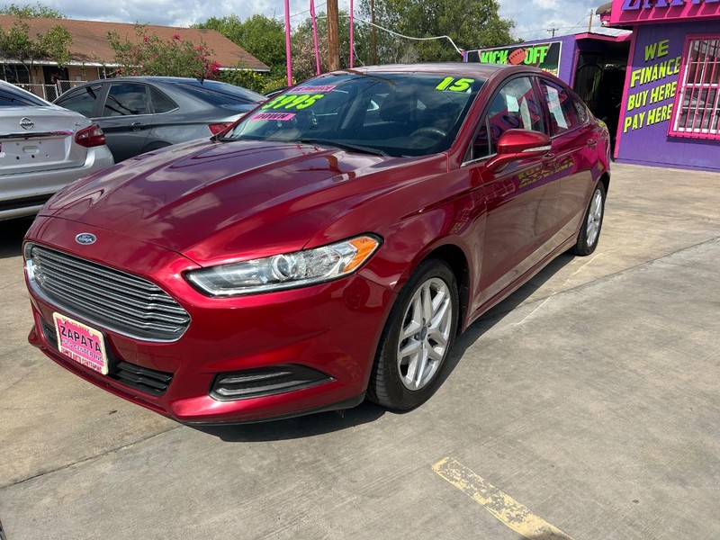 Ford Fusion Vehicle Full-screen Gallery Image 2