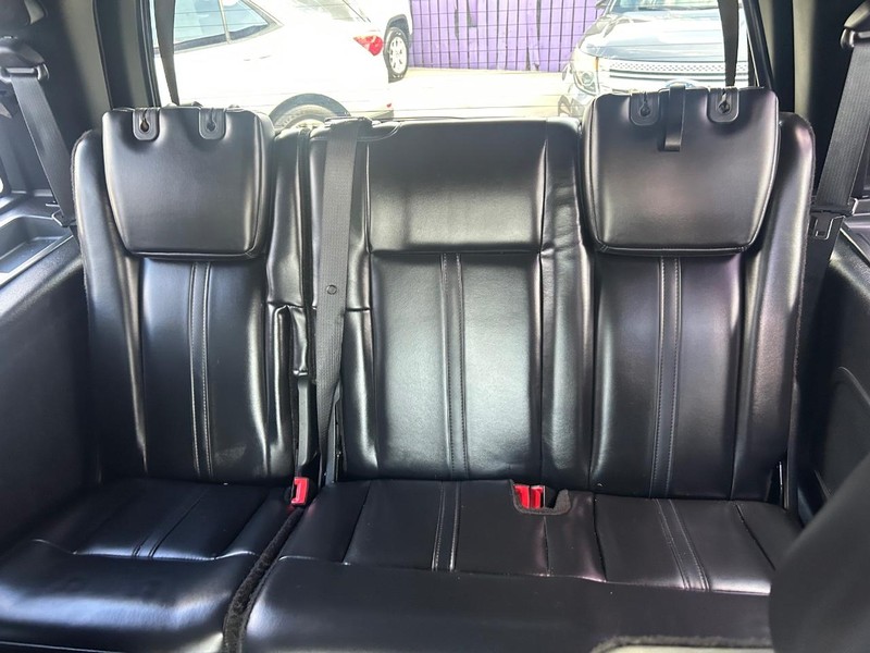 Lincoln Navigator Vehicle Full-screen Gallery Image 11