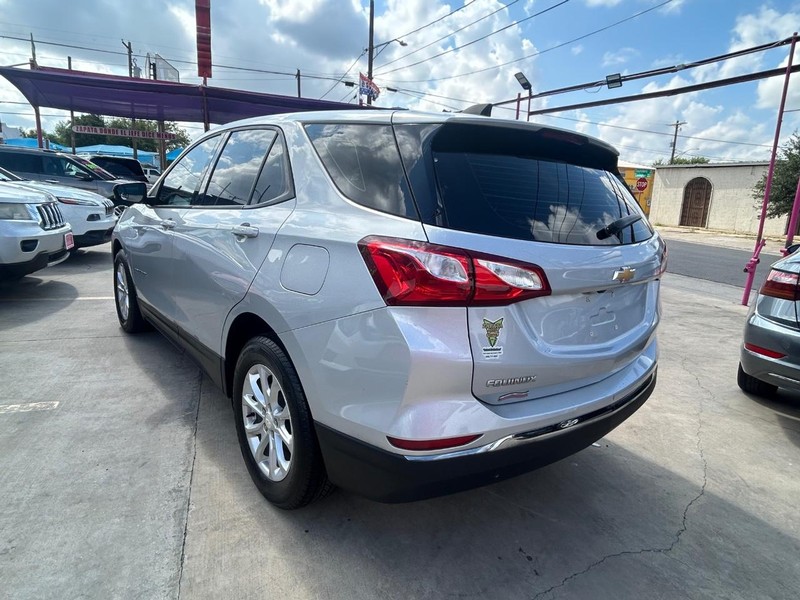 Chevrolet Equinox Vehicle Full-screen Gallery Image 3