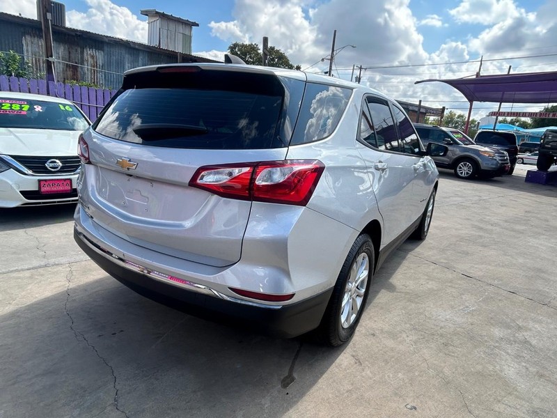 Chevrolet Equinox Vehicle Full-screen Gallery Image 4
