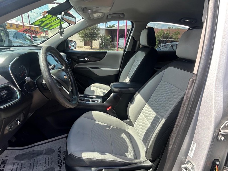 Chevrolet Equinox Vehicle Full-screen Gallery Image 5